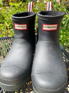 Preowned Hunter Chelsea Black Short Rain Boots  Size 6 UK Excellent like new
